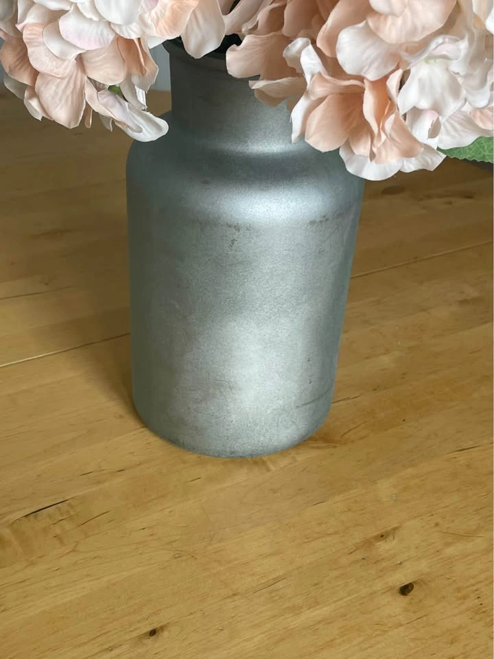 Gorgeous Fake hydrangeas in silver vase - photo 3