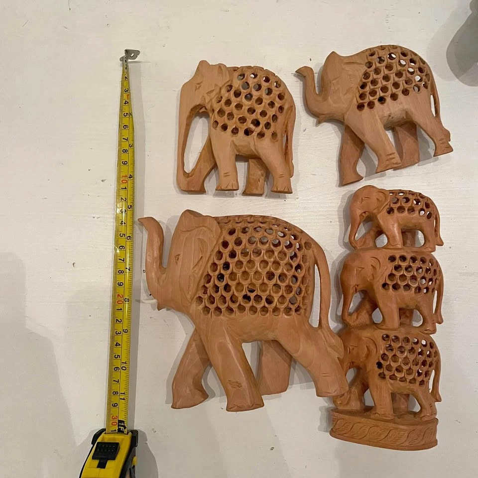 Lot of Beautifully wooden carved elephants, excellent condition
