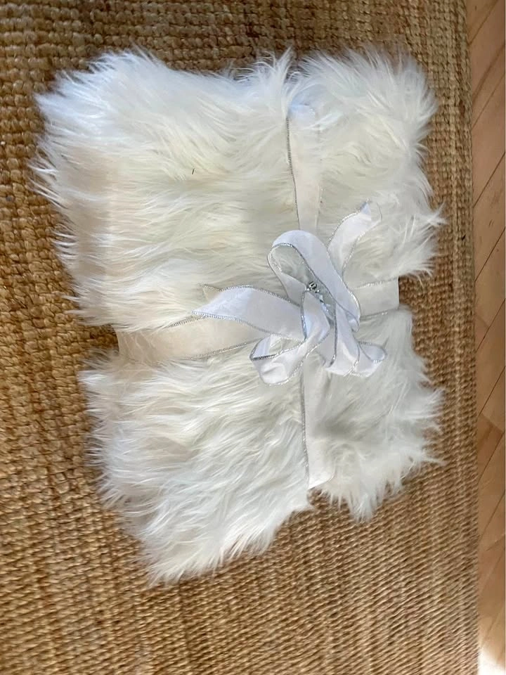 12x18x5” decor present (wrapped in fake fur)