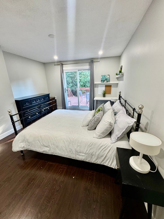 Beautiful Furnished Room for Rent – Whitby (Brock & Manning)
