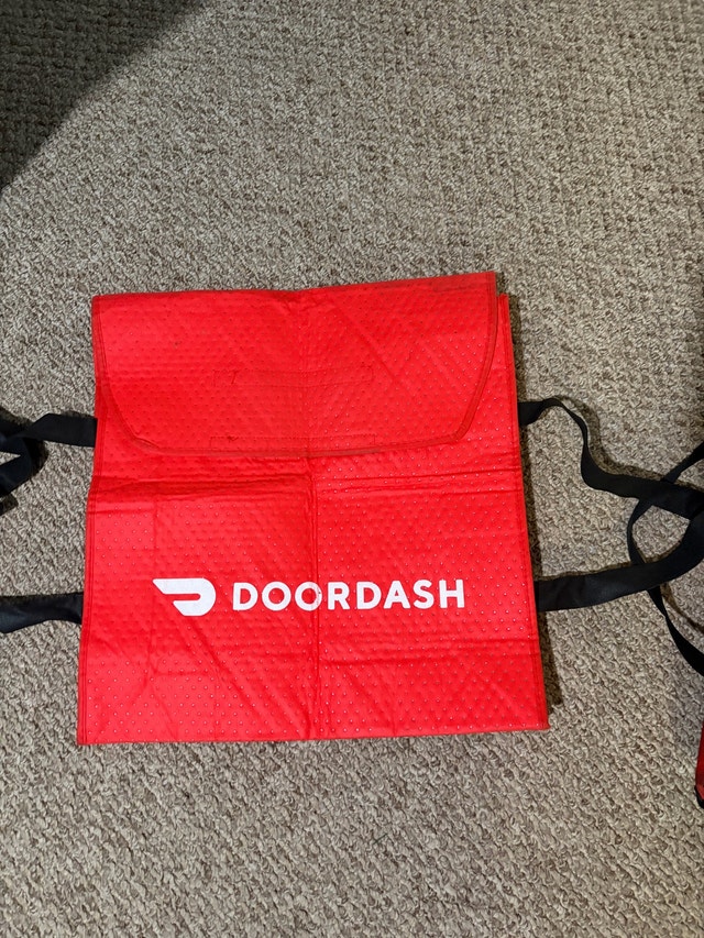 Skip The Dishes and DoorDash Delivery Bags - photo 3