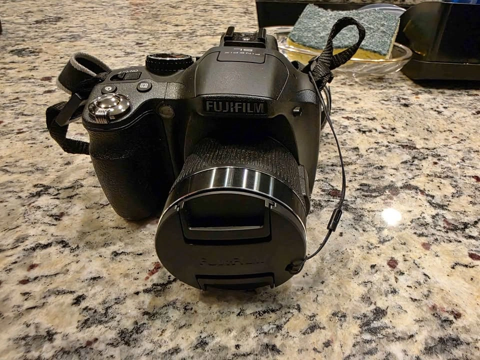 Fujifilm FinePix SL240 24x Zoom Camera + Bag, 2 Batteries & Acce