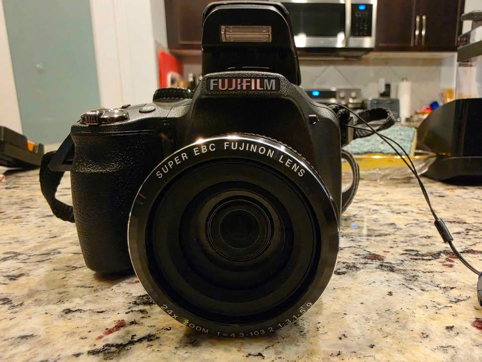 Fujifilm FinePix SL240 24x Zoom Camera + Bag, 2 Batteries & Acce - photo 2