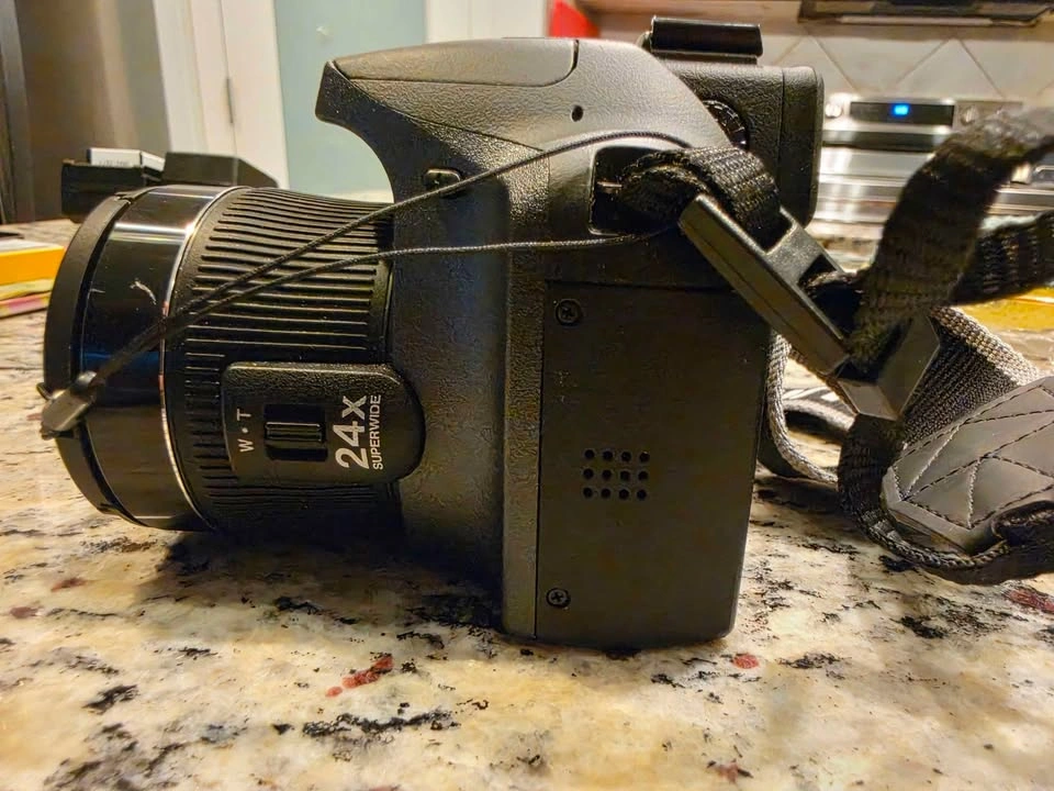 Fujifilm FinePix SL240 24x Zoom Camera + Bag, 2 Batteries & Acce - photo 3