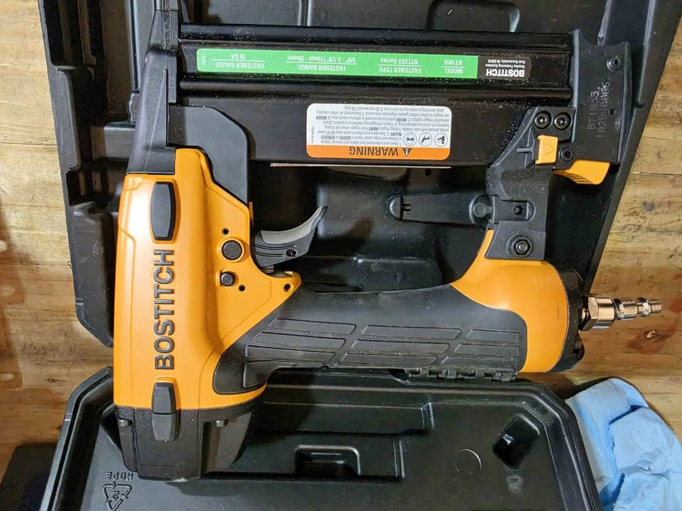 Bostitch BT1855K 18-Gauge Brad Nailer Kit – Like New