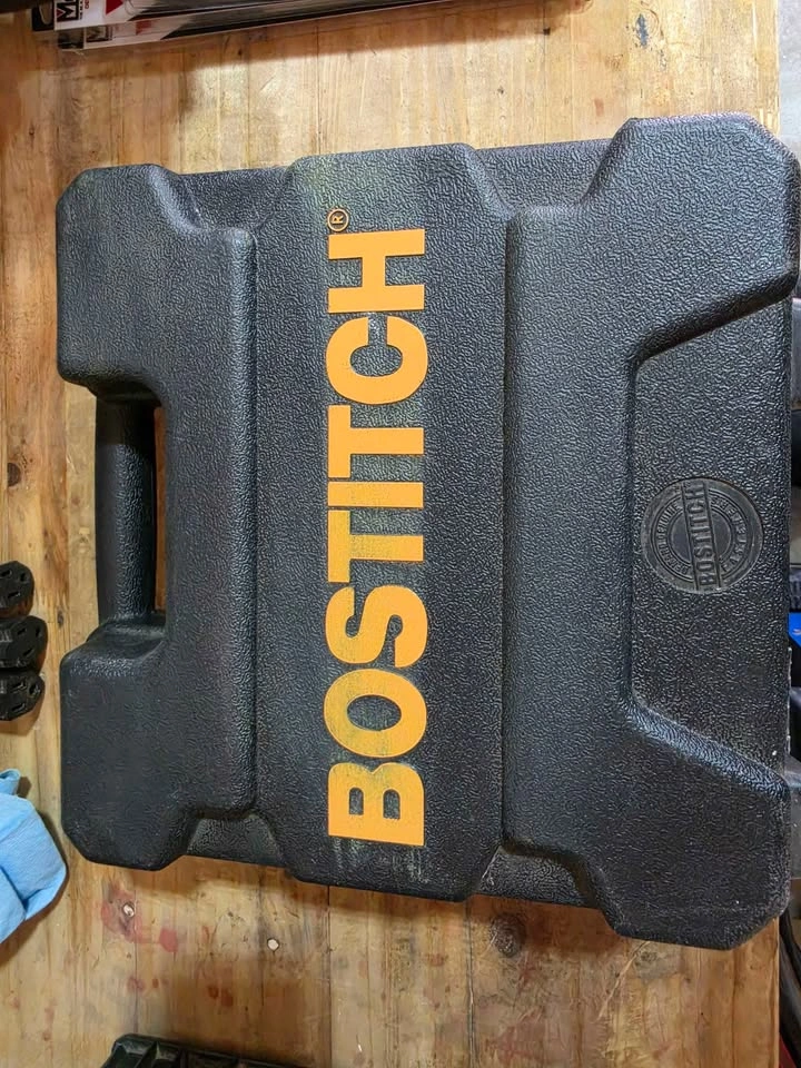 Bostitch BT1855K 18-Gauge Brad Nailer Kit – Like New - photo 3