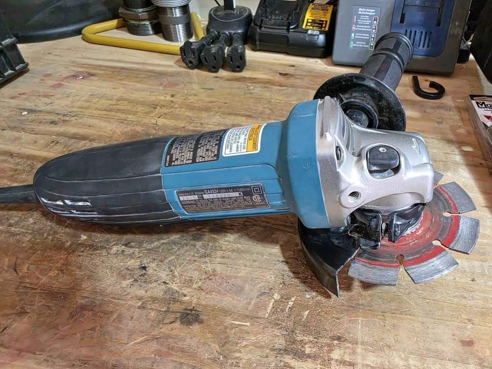 Makita GA4534 4-1/2" Angle Grinder – Like New