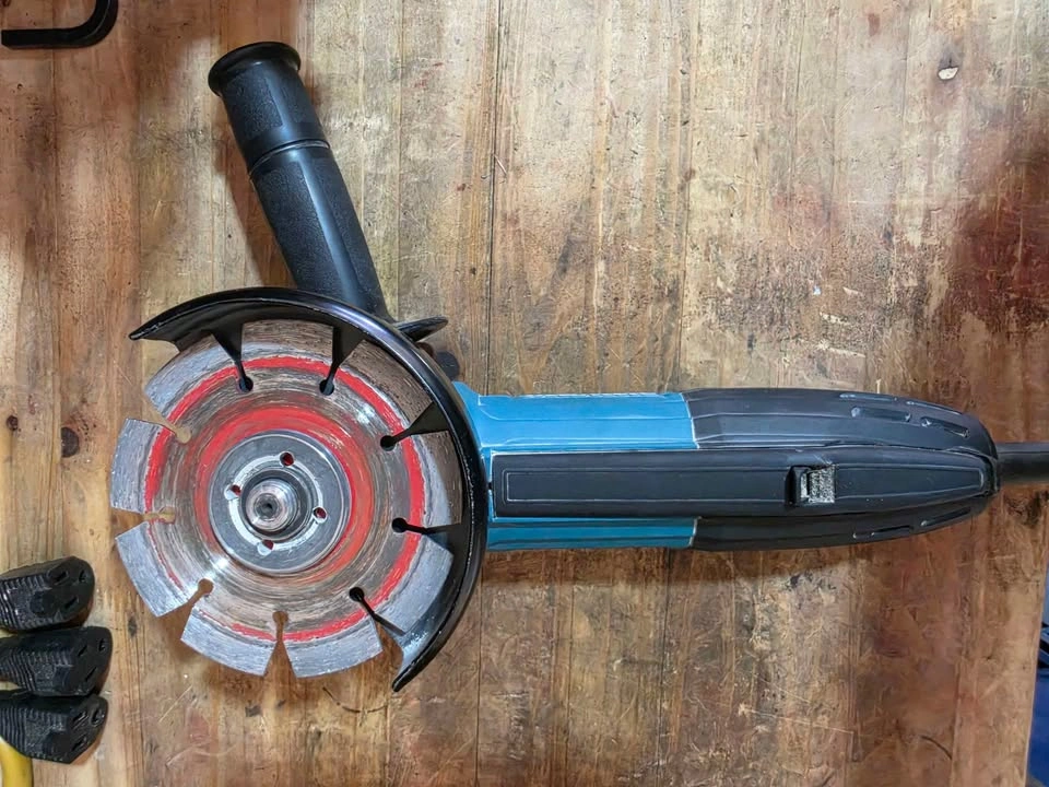 Makita GA4534 4-1/2" Angle Grinder – Like New - photo 3