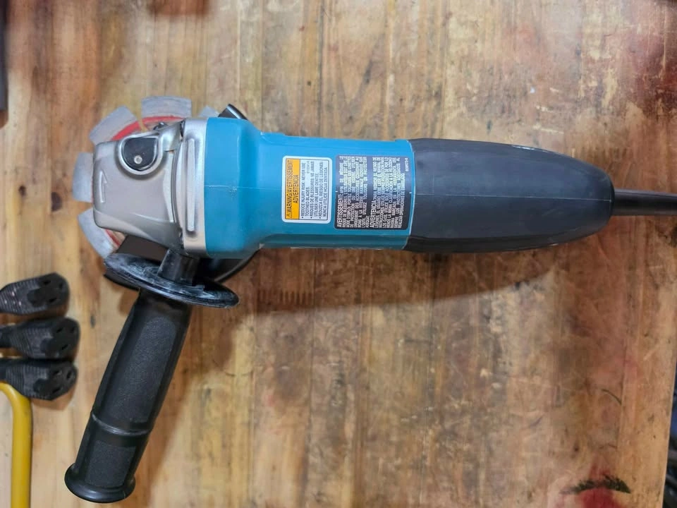 Makita GA4534 4-1/2" Angle Grinder – Like New - photo 4