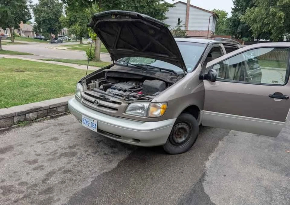 1998 Toyota Sienna - photo 2