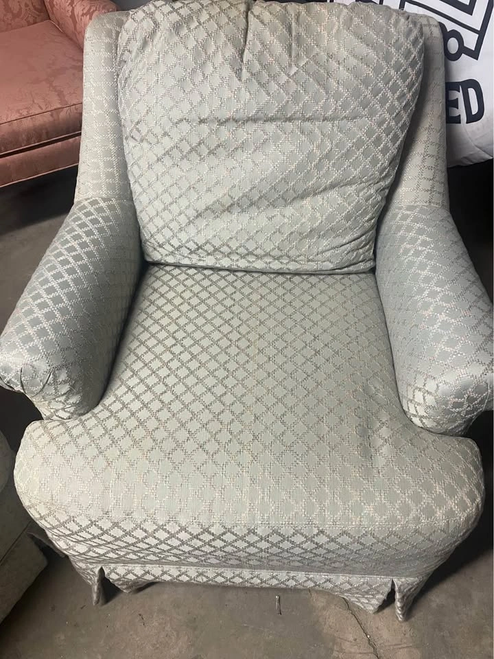 Pair of comfy Arm Chairs - photo 2