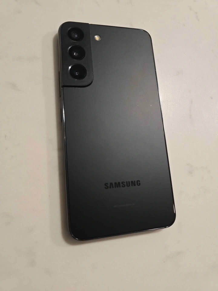 Samsung Galaxy S22 5G – Good Condition - photo 2