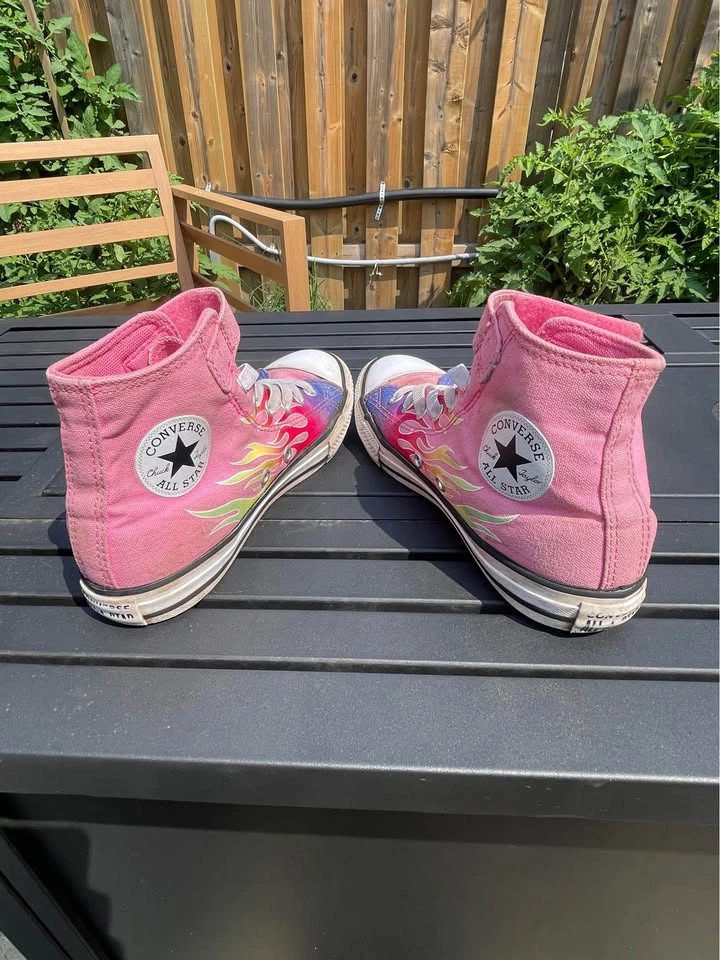 Converse Chuck Taylors Pink with flames youth size 3 - photo 3