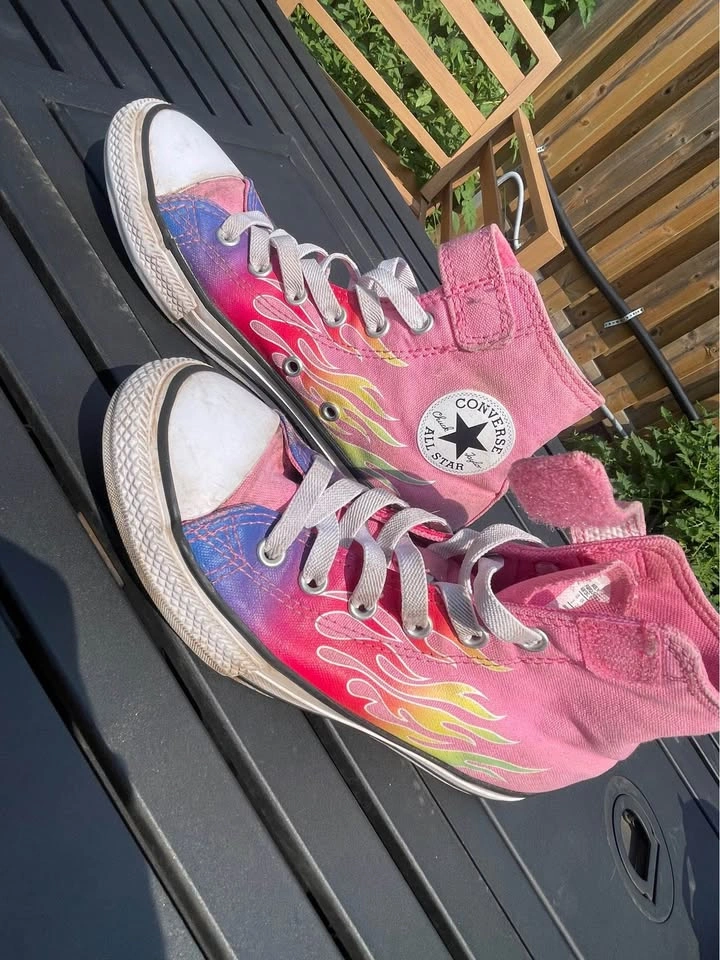 Converse Chuck Taylors Pink with flames youth size 3 - photo 5