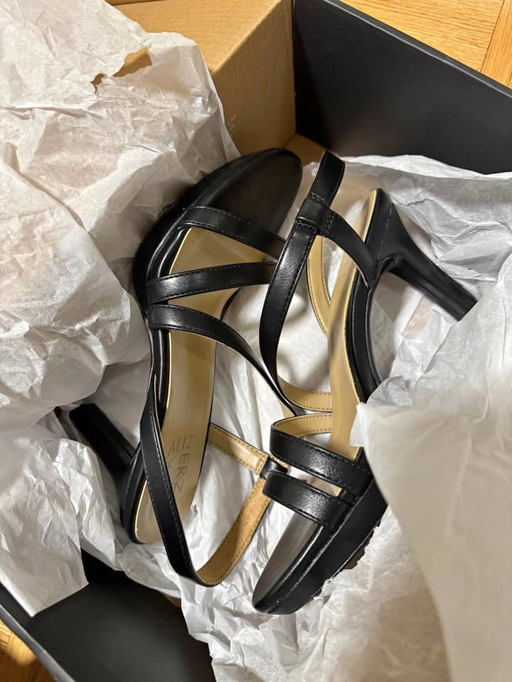 Naturalizer Black Heel - Size 6.5 - BNIB