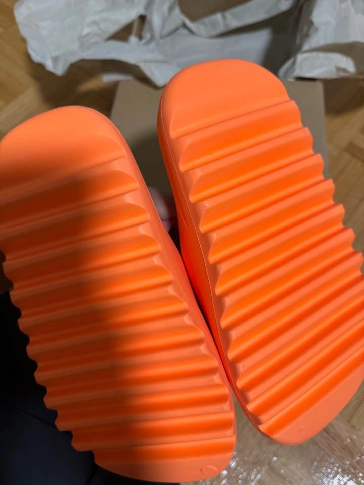 Adidas Yeezy Slide Enflame Orange – Size 5 – BNIB - photo 3