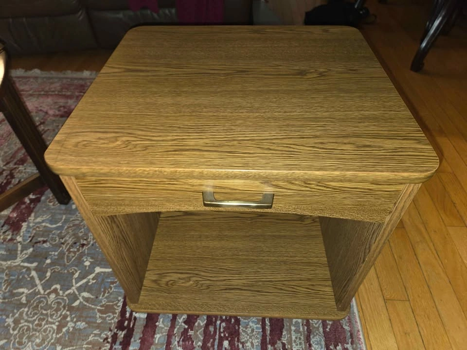 Small Oak-Look End Table / Record Player Stand / Nightstand - photo 2