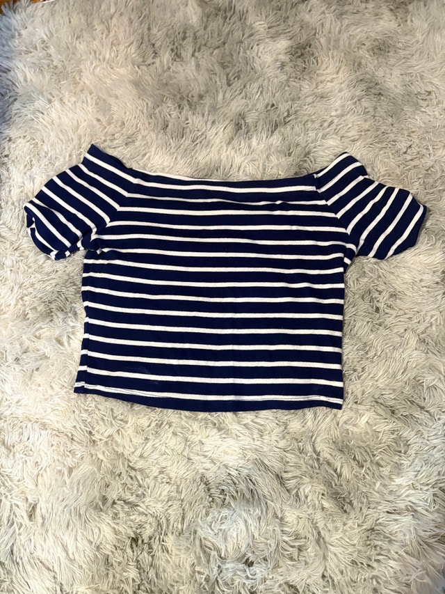 womans crop top