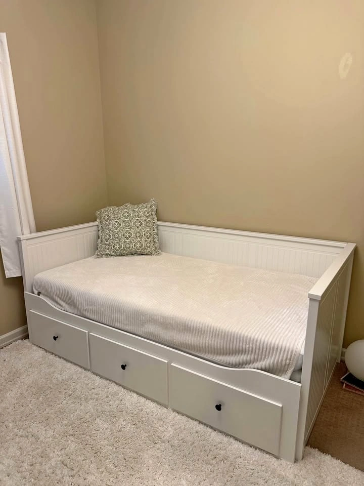 IKEA HEMNES Daybed + 2 Twin Mattresses