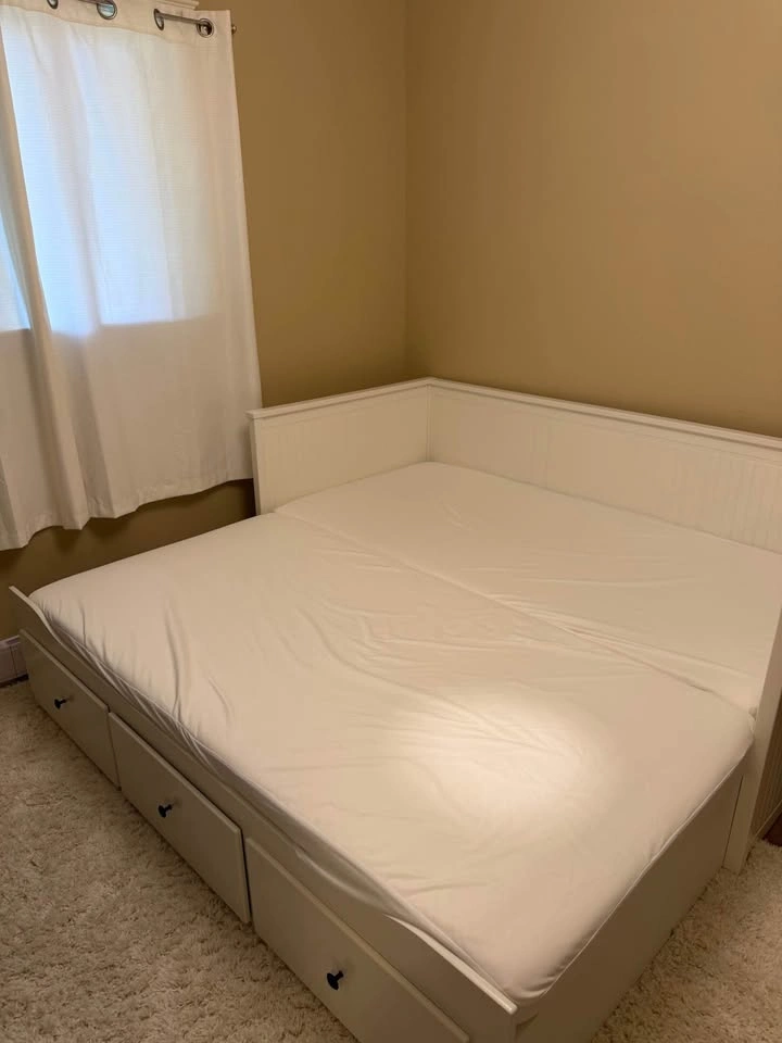 IKEA HEMNES Daybed + 2 Twin Mattresses - photo 3