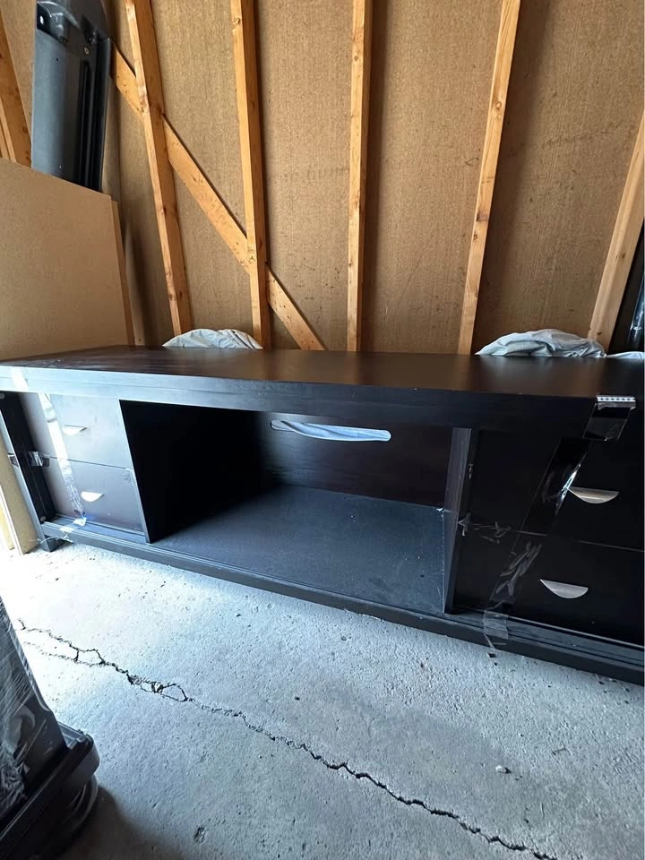 Tv stand with glass doors - photo 2