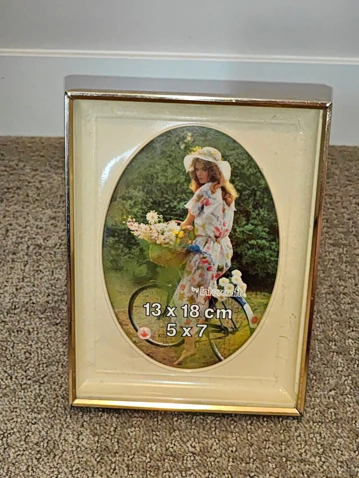 Vintage Intercraft Gold-Tone Brass & Cream 5x7 Photo Frame