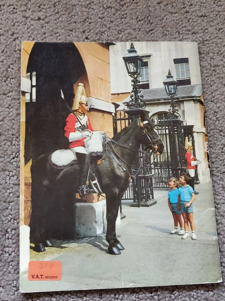 Tourist Guide to London England UK - Colourmaster Book - photo 2