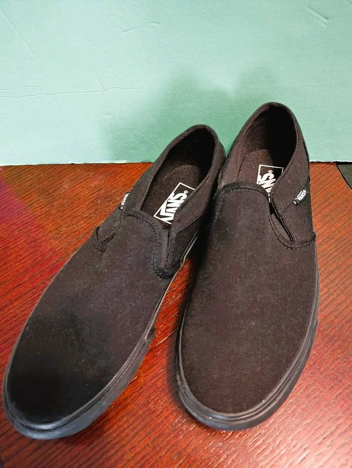 Vans Trainers Black (Size EUR41, US Womens 10/Mens 8.5)