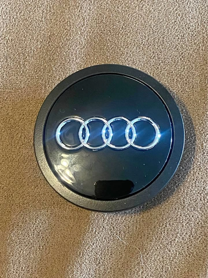 Audi logo center caps