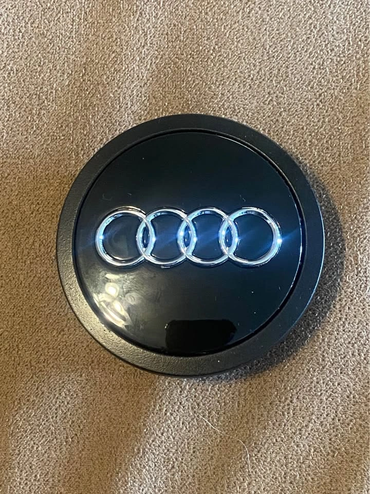 Audi logo center caps - photo 2
