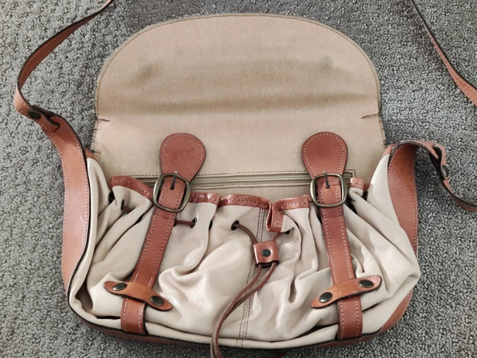 Vintage Women Brown and Beige Leather Shoulder Purse / Bag - photo 5