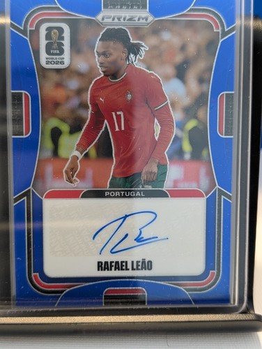 Rafael Leao 2026 Panini Prizm World Cup Blue Auto /25 #S-RL - photo 4