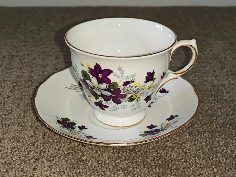 Vintage Tea Cup and Saucer Set - Royal Vale 8608 - Purple Flower - photo 2