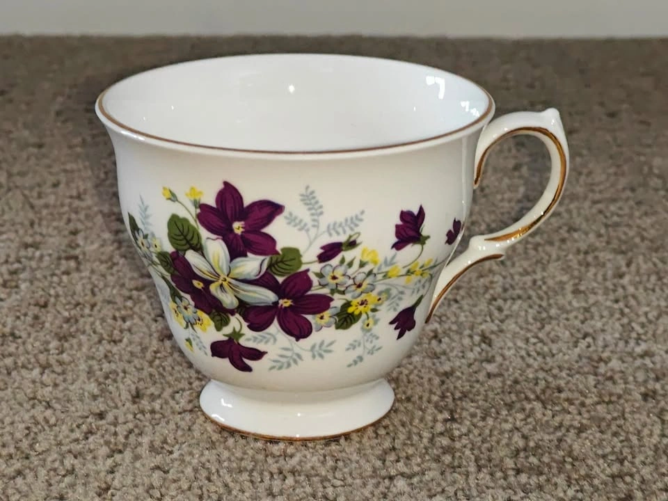 Vintage Tea Cup and Saucer Set - Royal Vale 8608 - Purple Flower - photo 3