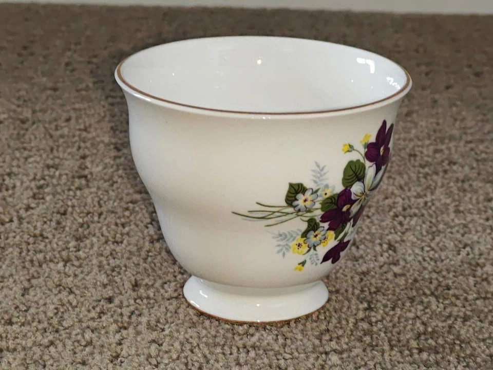 Vintage Tea Cup and Saucer Set - Royal Vale 8608 - Purple Flower - photo 4