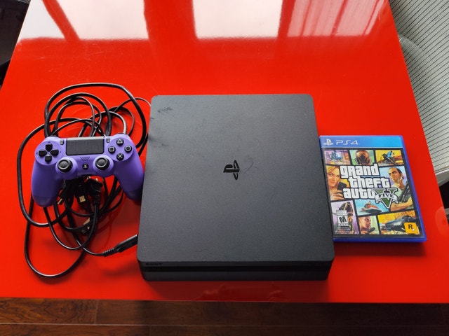 PlayStation 4 Slim 1TB w/game