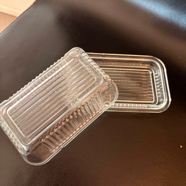 Vintage Butter Fridge Glass Ribbed Dish Container-tiny chip - photo 2
