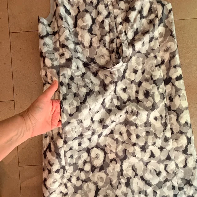 Theory Nurita Bow-Neck Gray Abstract Print Silk Shift Dress-Sz.4 - photo 4