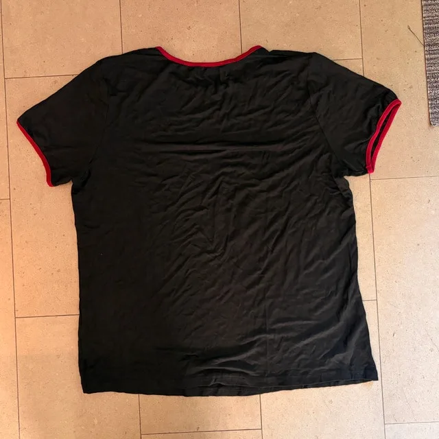 NWT Ekouaer Black Tshirt w/ Burgundy Red Stitching/Piping-XL - photo 4
