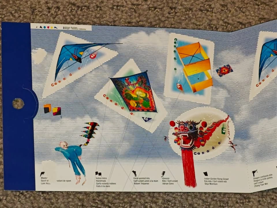 Stamp Booklets - 1999 Canada Post Kites (Set of 2) Scott #1811 - photo 2