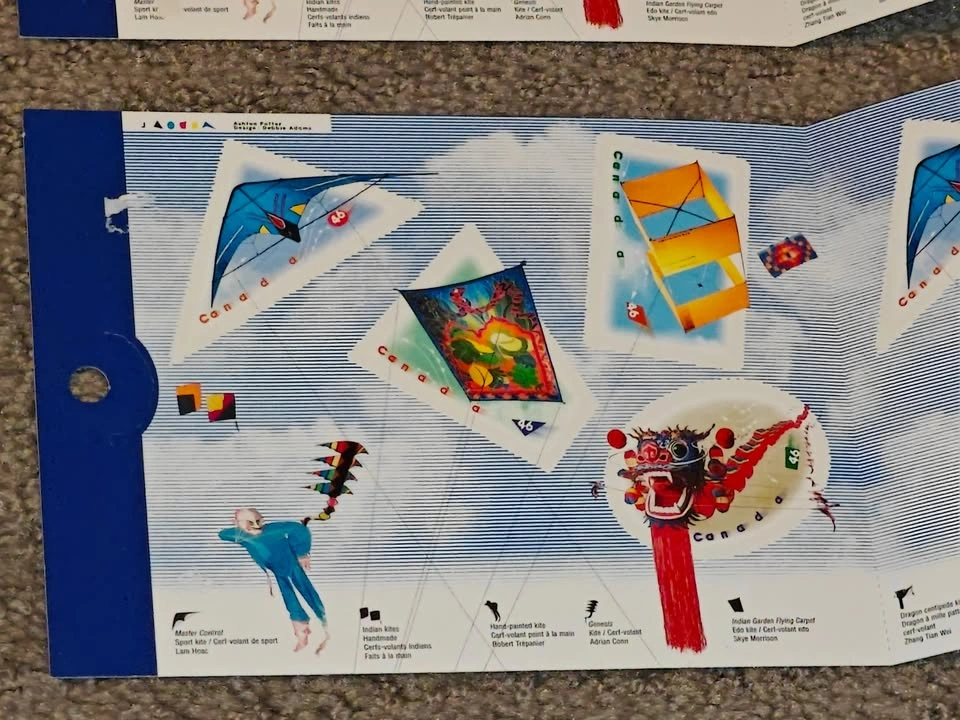 Stamp Booklets - 1999 Canada Post Kites (Set of 2) Scott #1811 - photo 4