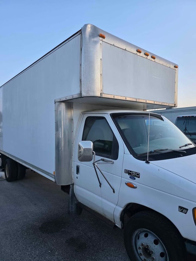 2002 Ford E450 Super Duty Box Truck - photo 2