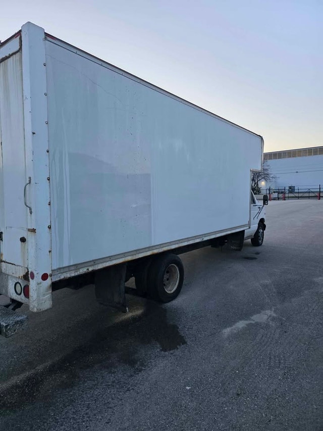 2002 Ford E450 Super Duty Box Truck - photo 4