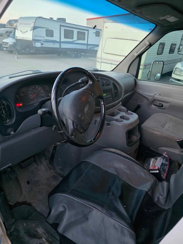 2002 Ford E450 Super Duty Box Truck - photo 5