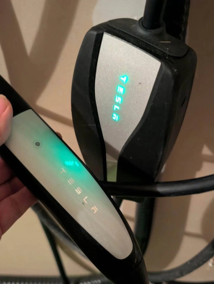 Tesla mobile wall connector charger with NEMA 14-50 adapter - photo 2