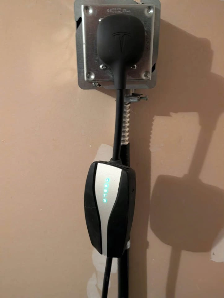 Tesla mobile wall connector charger with NEMA 14-50 adapter - photo 3