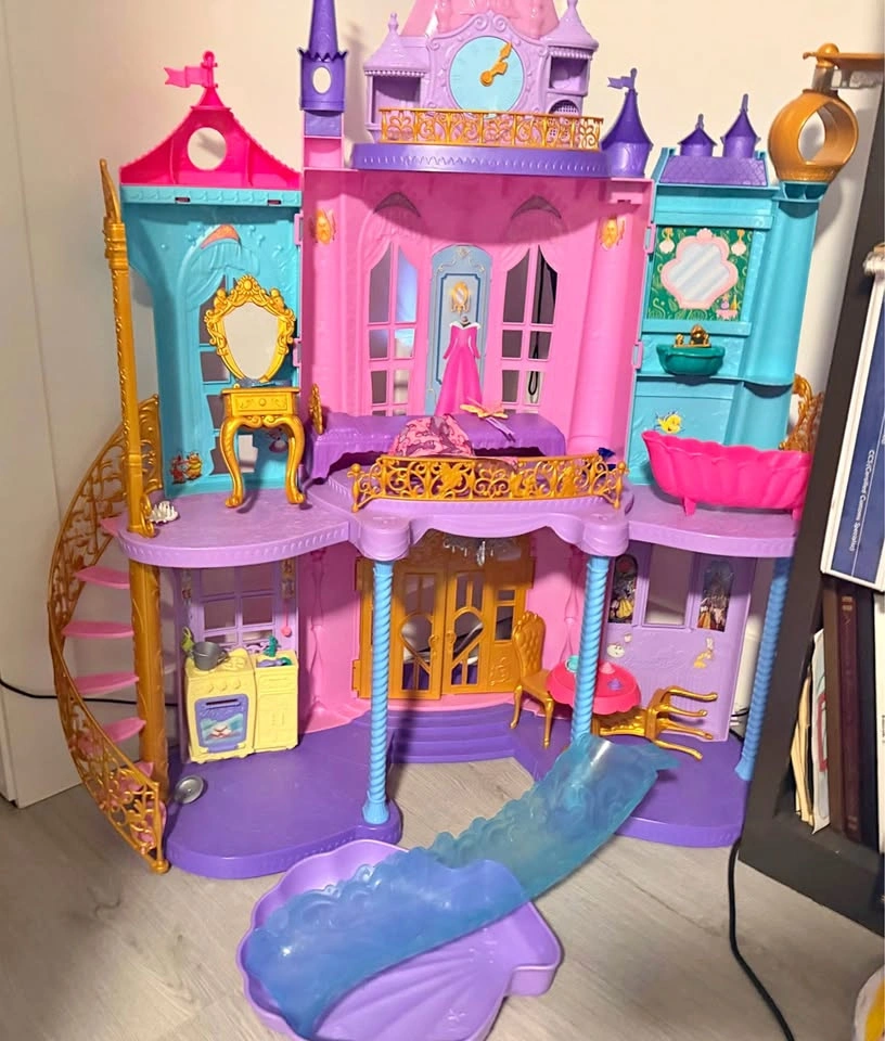 Disney Princess Ultimate Celebration Castle