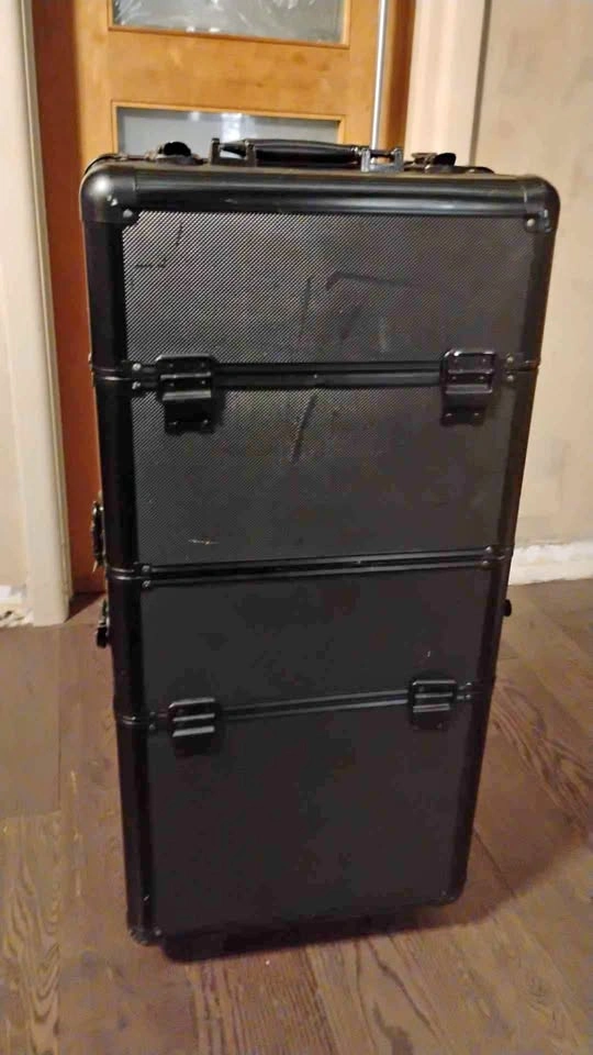 Tall Rolling Professional Makeup Case With Wheels