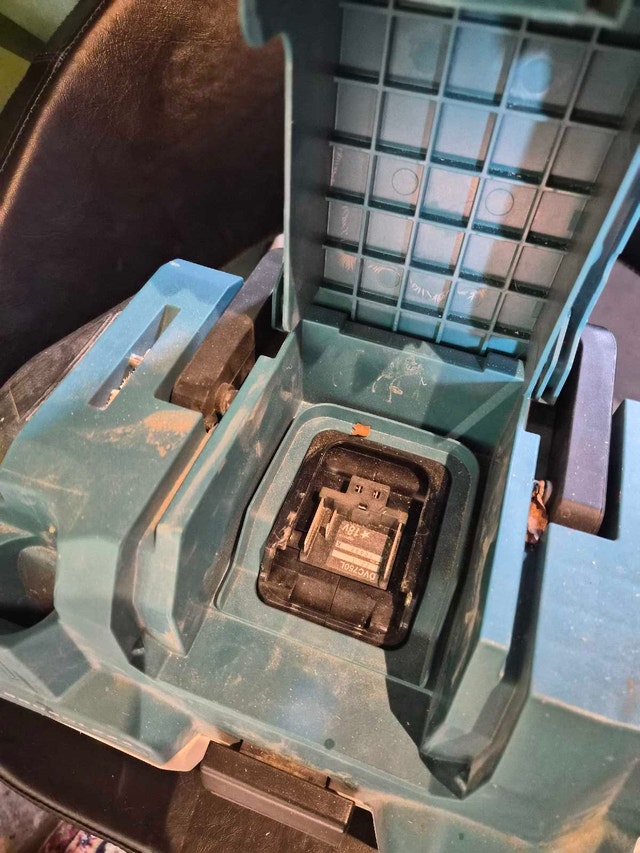 Makita 18 V wet dry vacuum - photo 3