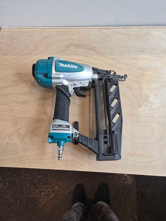 Makita 16ga Brad nailer - photo 2